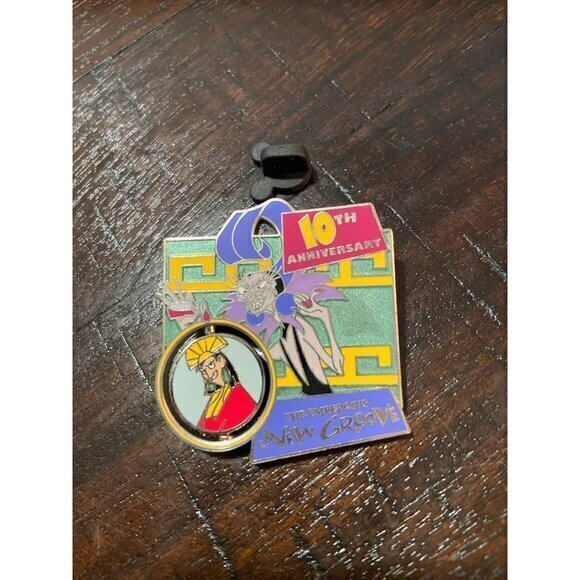 Disney Emperor's New Groove Yzma‎ 10th Anniversary Spinner Disney Pin - Picture 1 of 6
